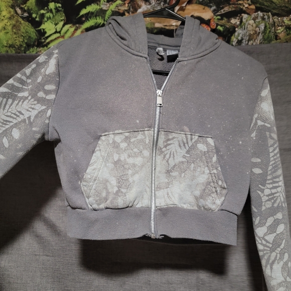 Gray Patterned Crop Hoodie - Picture 2 of 8